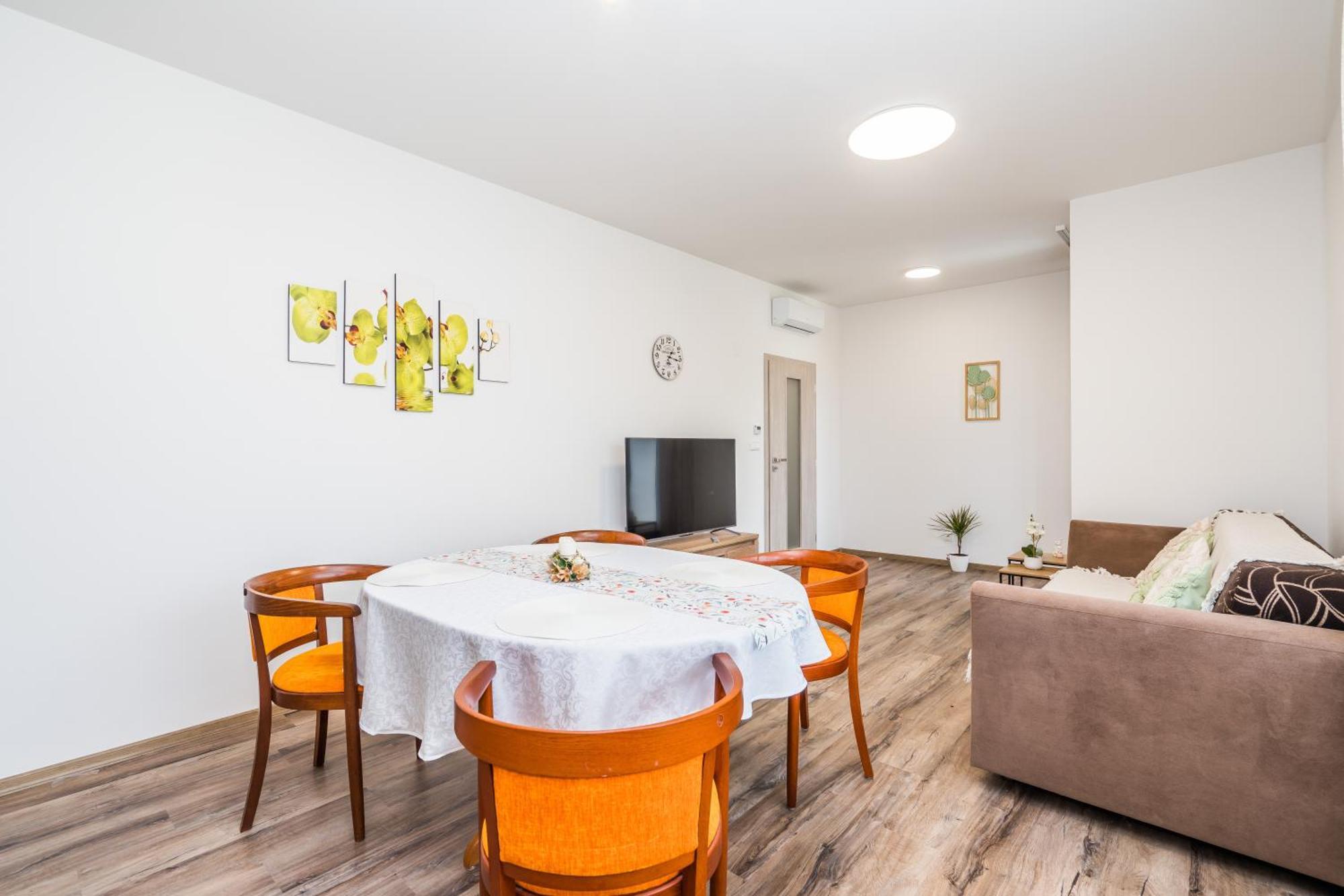 Perla Hradce 103 Appartement Hradec Králové Buitenkant foto